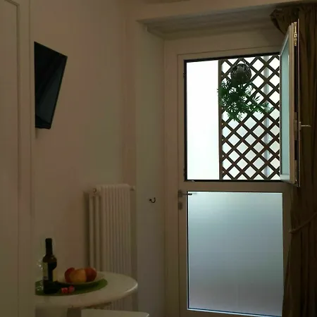 Guest house Domus Flaviae 2*